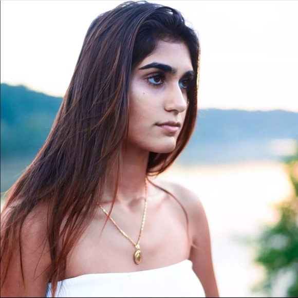 New 18K gold virgin mary necklace - Picture 3 of 4